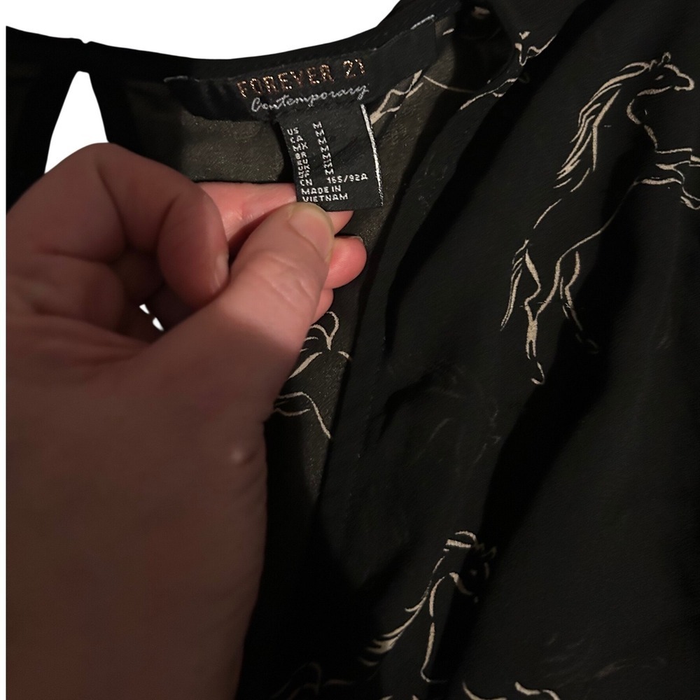 Forever 21 Black Sheer Horse Print Twist Front V Neck Long Sleeve Top Womens M - Picture 8 of 8